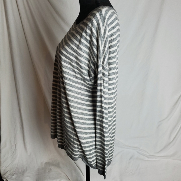 Joie Gray and White Striped Sweater Top Size Medium - Picture 4 of 8